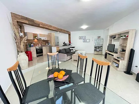 House with separate entrances to each floor in Dobra Voda